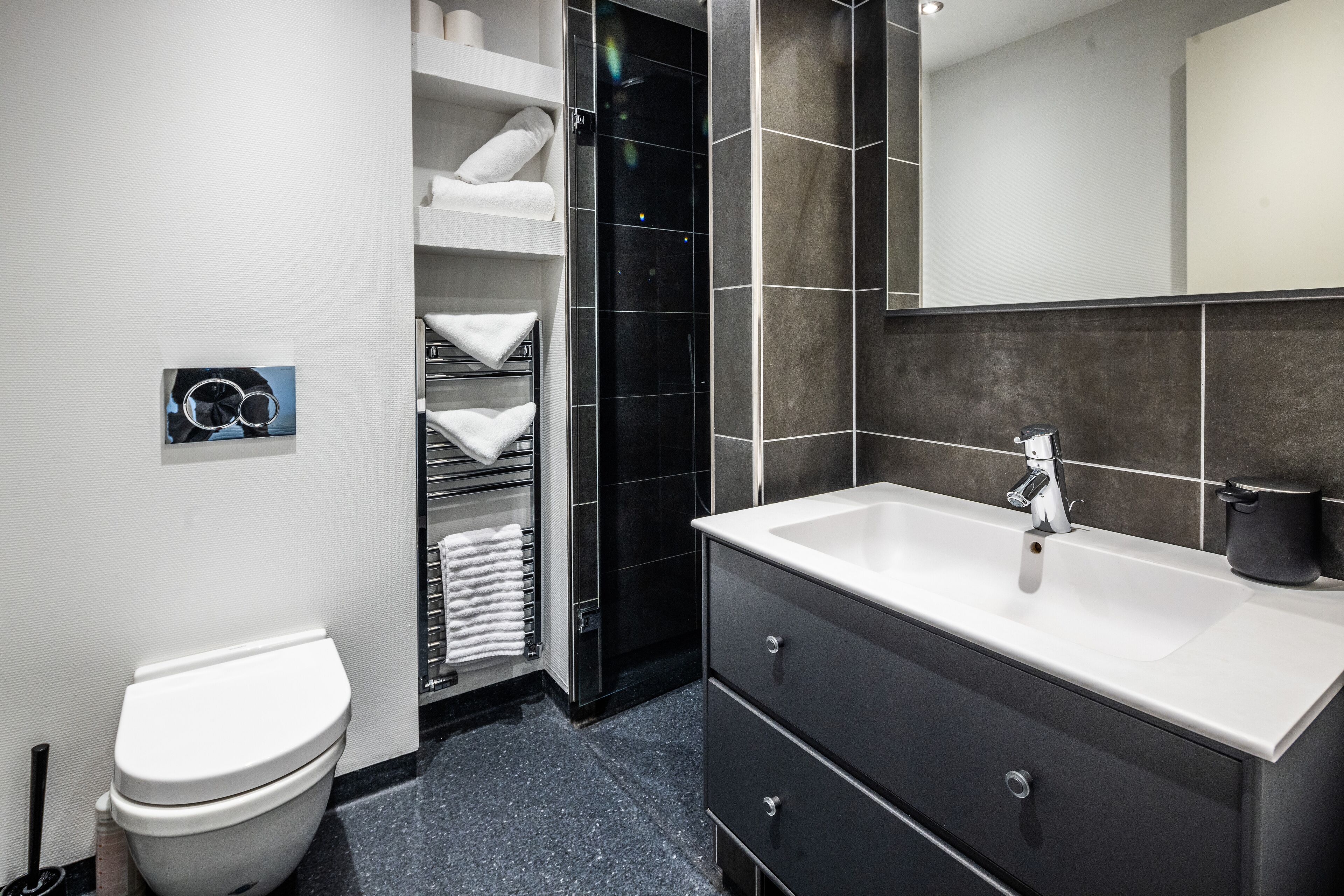 standard twin room | bathroom | shower, hair dryer, towels