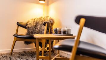 Standard Twin Room | 1 bedroom, individually decorated, individually furnished, desk