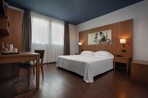 In-room safe, desk, blackout drapes, cribs/infant beds - Residenze Romeo e Giulietta  (Parma)