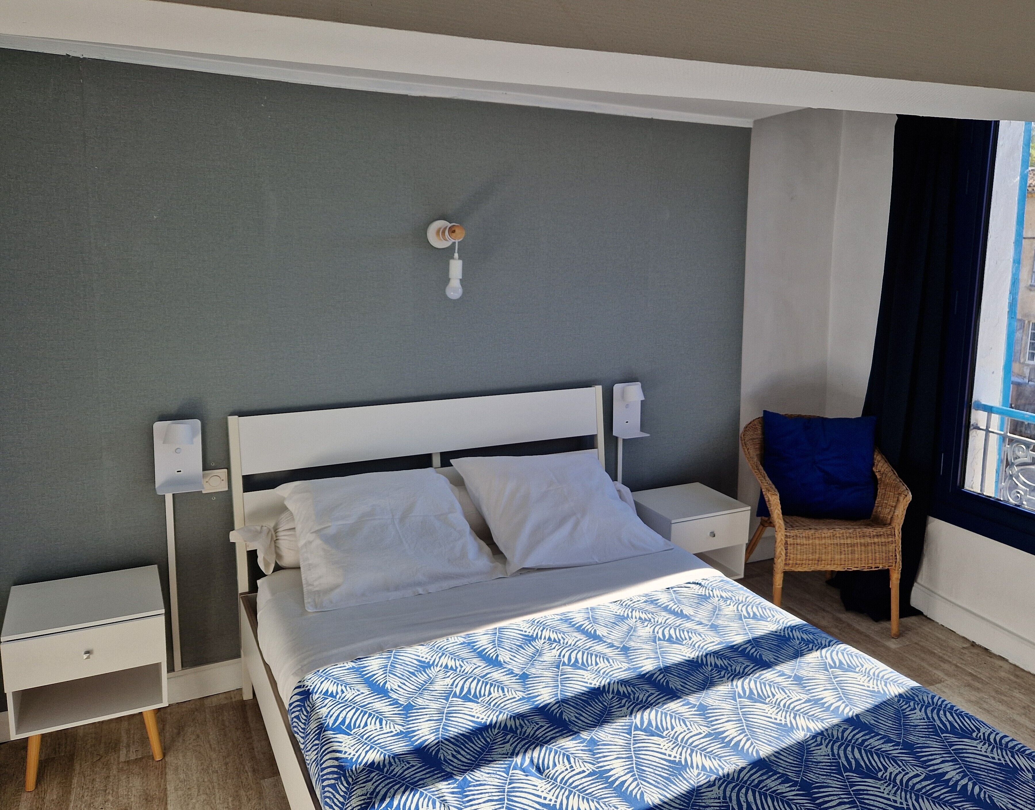 بديكورات فريدة لكل غرفة وطراز فريد لكل وحدة ومكتب وستائر تعتيم