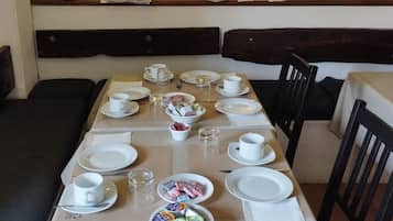 Daily continental breakfast (EUR 7.80 per person)