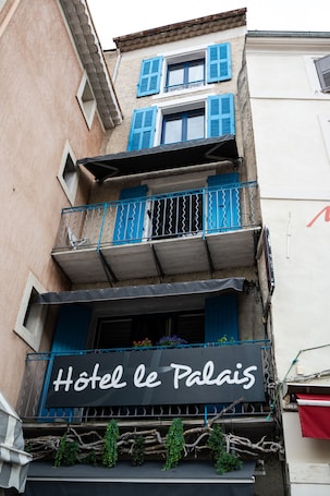 Front of property. Hôtel Restaurant le Palais