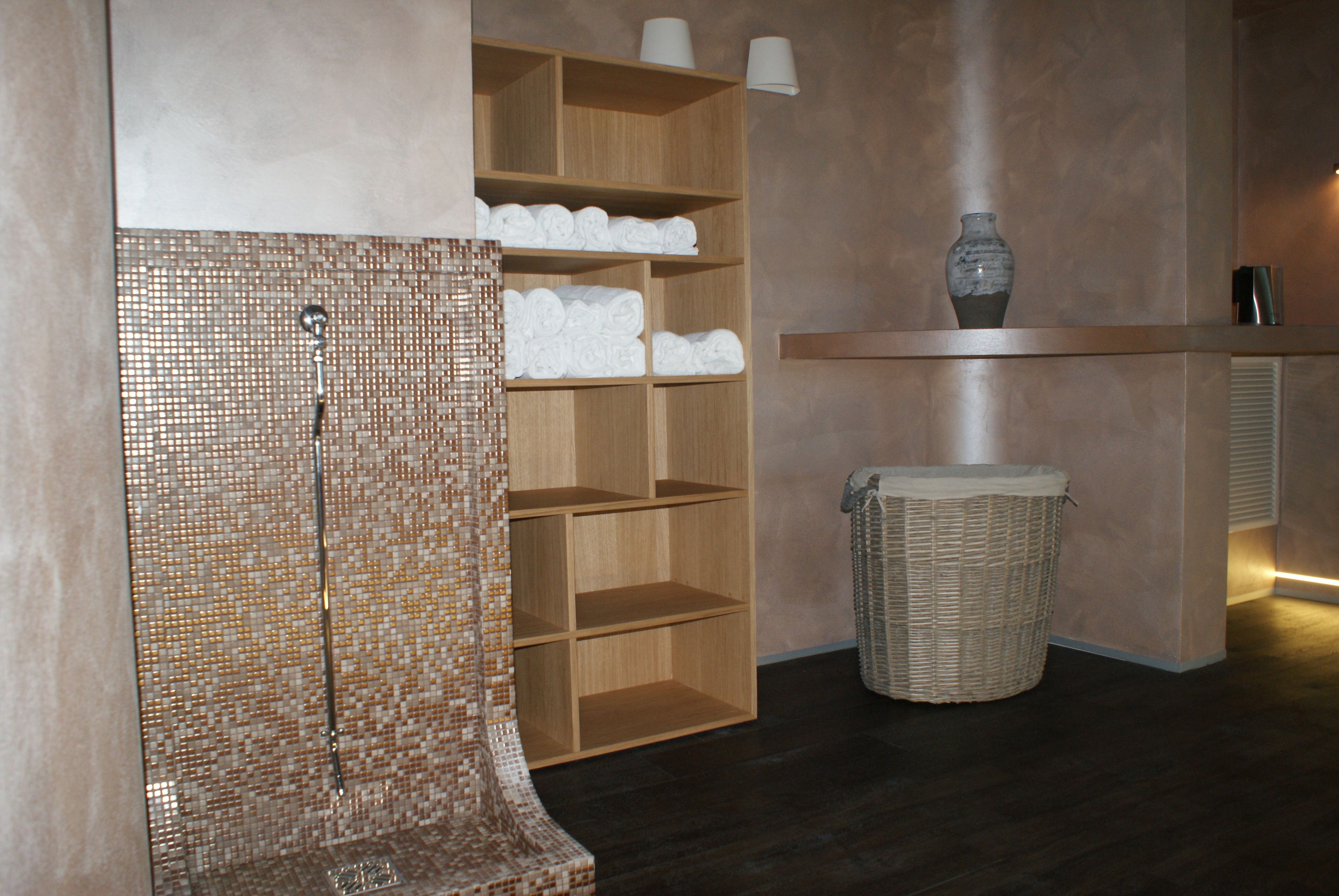 sauna, hot tub, steam room, turkish bath/hammam, hydrotherapy