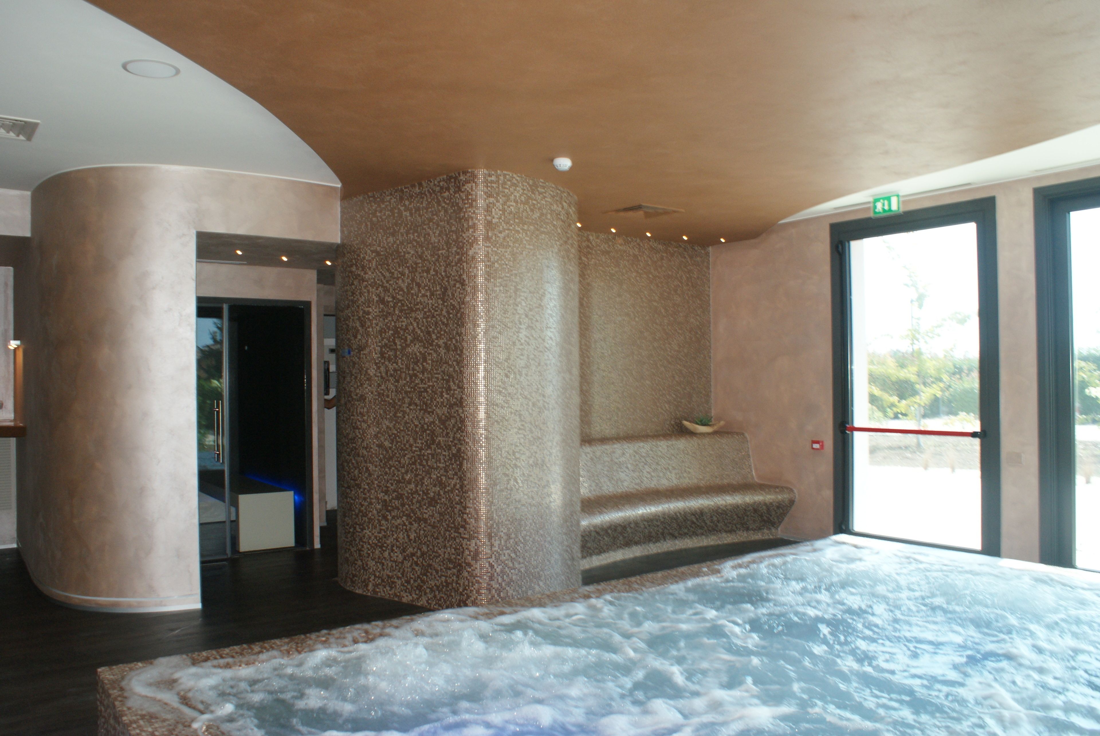 sauna, hot tub, steam room, turkish bath/hammam, hydrotherapy