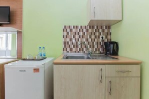 Refrigerador, cafetera/tetera