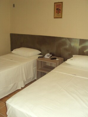 Habitación con 1 cama matrimonial o 2 individuales, 1 cama matrimonial o 2 camas individuales | Minibar, wifi gratis y ropa de cama 