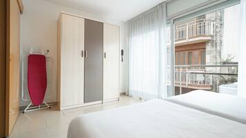 Soundproofing, iron/ironing board, free WiFi, bed sheets