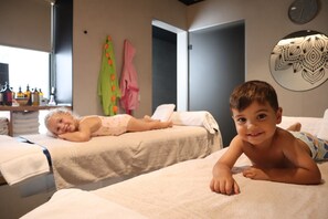 Salas de tratamiento para parejas, sauna, tina de hidromasaje y masajes 