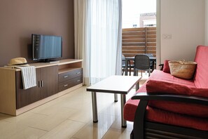 Appartement, 2 chambres, terrasse (4-6 adults) | Coin séjour | Télévision