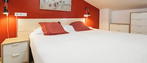 Studio, Balcony | Soundproofing, iron/ironing board, free WiFi, bed sheets