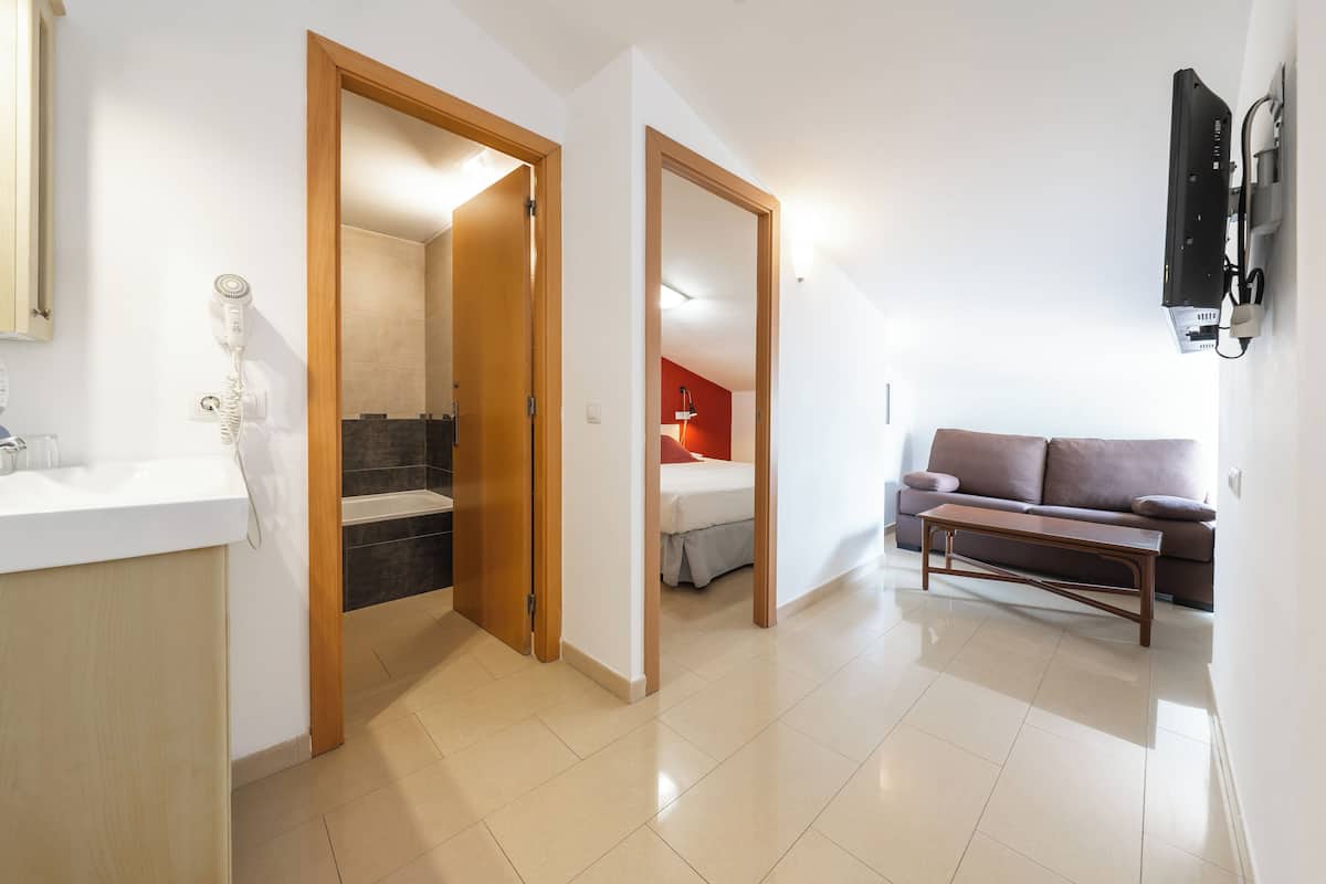 Studio, Balcony (1-2 adults) | Living area