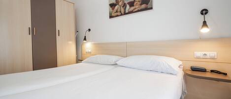 Apartment, 2 Schlafzimmer, Balkon (4-6 adults) | 1 Schlafzimmer, laptopgeeigneter Arbeitsplatz, schallisolierte Zimmer