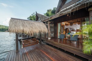 Villa (Floating with Dinner+ Breakfast ) | Balcón