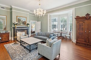 Suíte superluxo, 1 cama King e sofá-cama, lareira, vista para o rio | Roupas de cama de algodão egípcio, roupas de cama premium