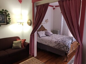 Standard Quadruple Room, Ensuite (Garden Suite) | 1 bedroom - Keller House (Centre Hall)