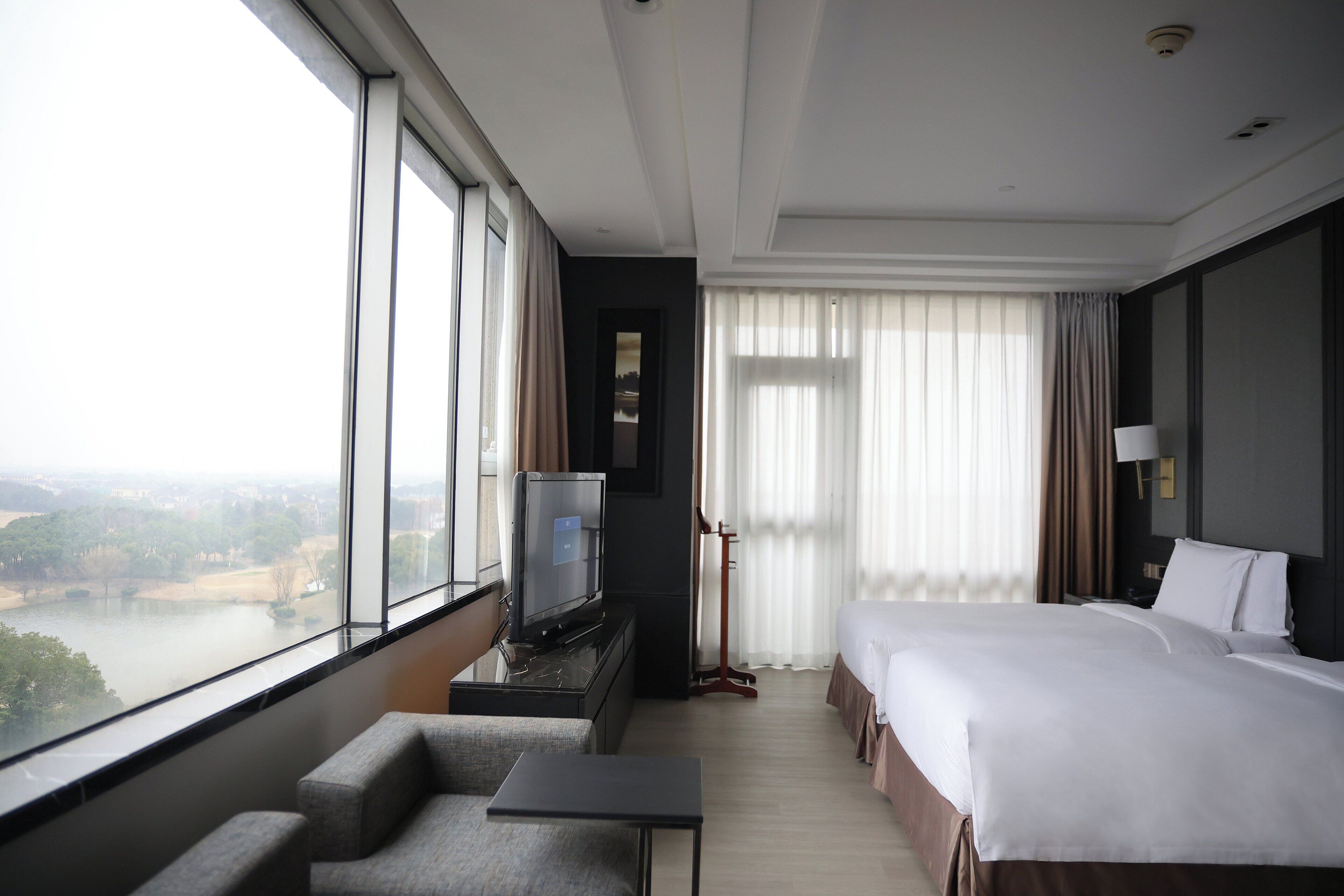 1 bedroom, hypo-allergenic bedding, down duvets, minibar