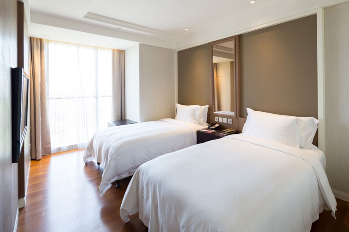Suite, 2 Bedrooms | 1 bedroom, hypo-allergenic bedding available, down comforters, minibar