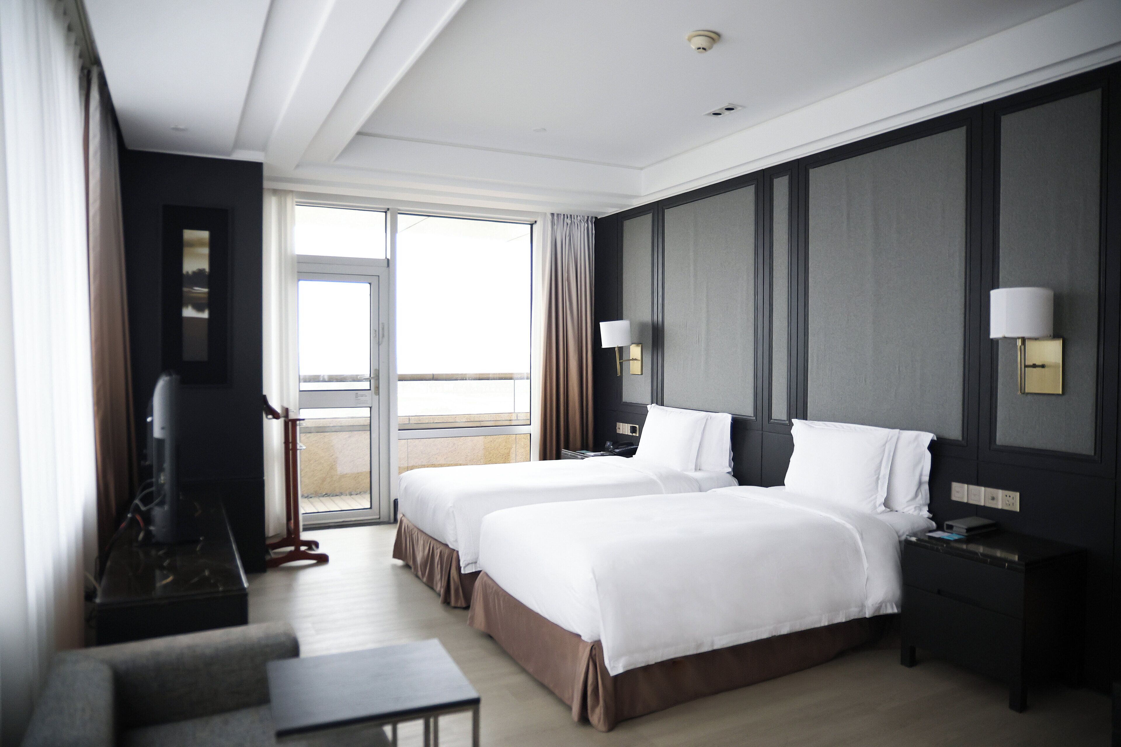 1 bedroom, hypo-allergenic bedding, down duvets, minibar