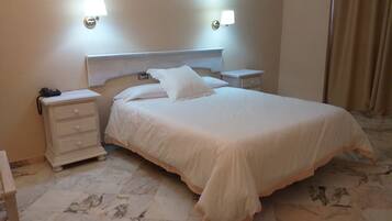 Suite | Tabla de planchar con plancha, wifi gratis, ropa de cama