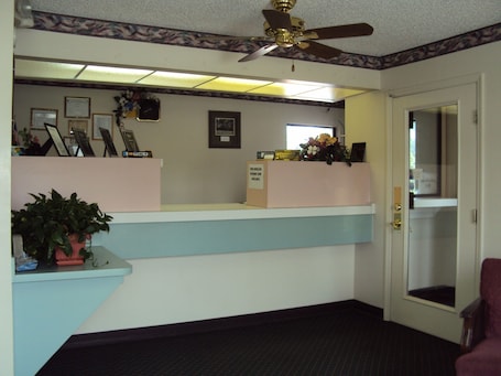 Reception. Western Motel