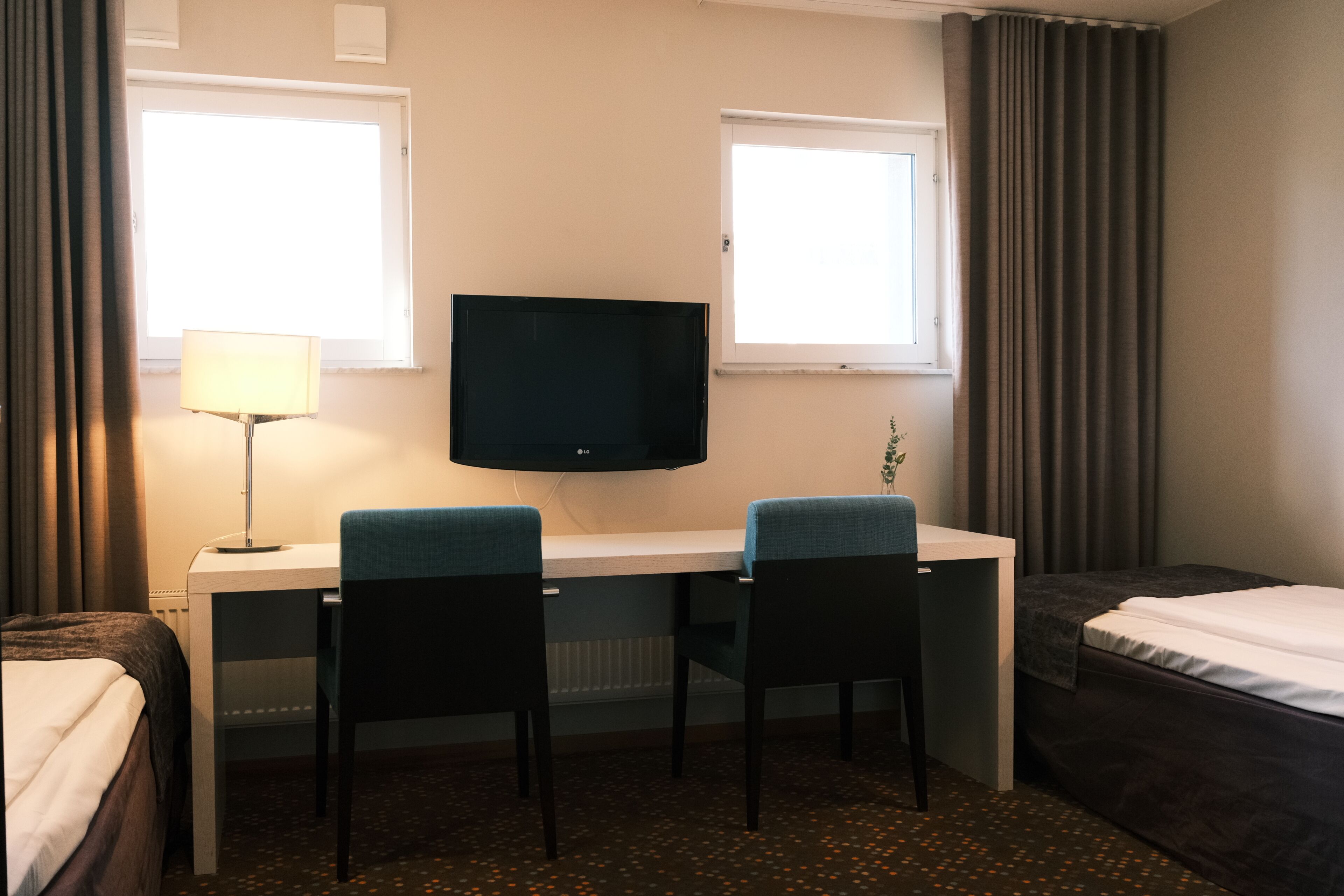 Zweibettzimmer, 2 Einzelbetten | Hochwertige Bettwaren, laptopgeeigneter Arbeitsplatz