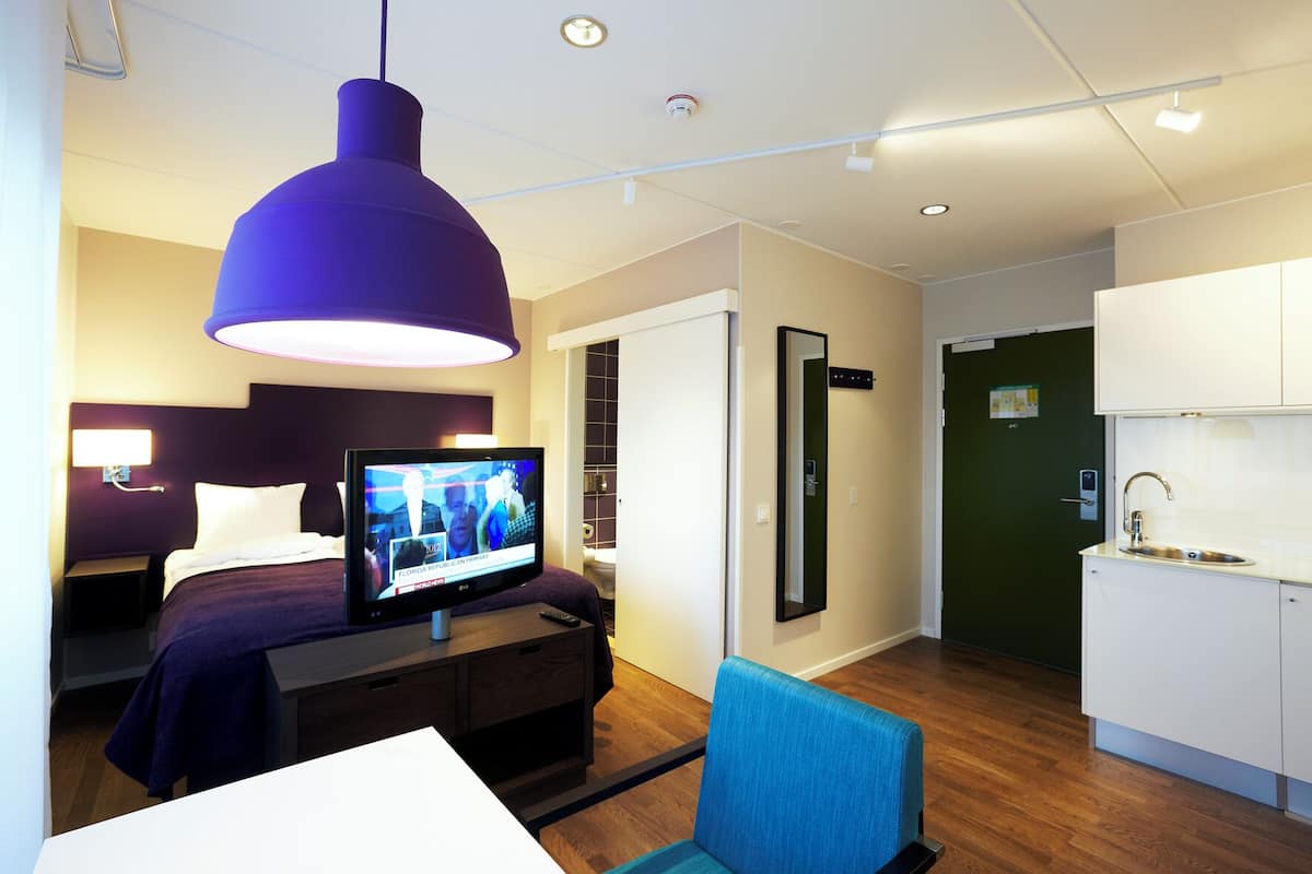 studio m | premium bedding, laptop workspace, blackout curtains, free wifi