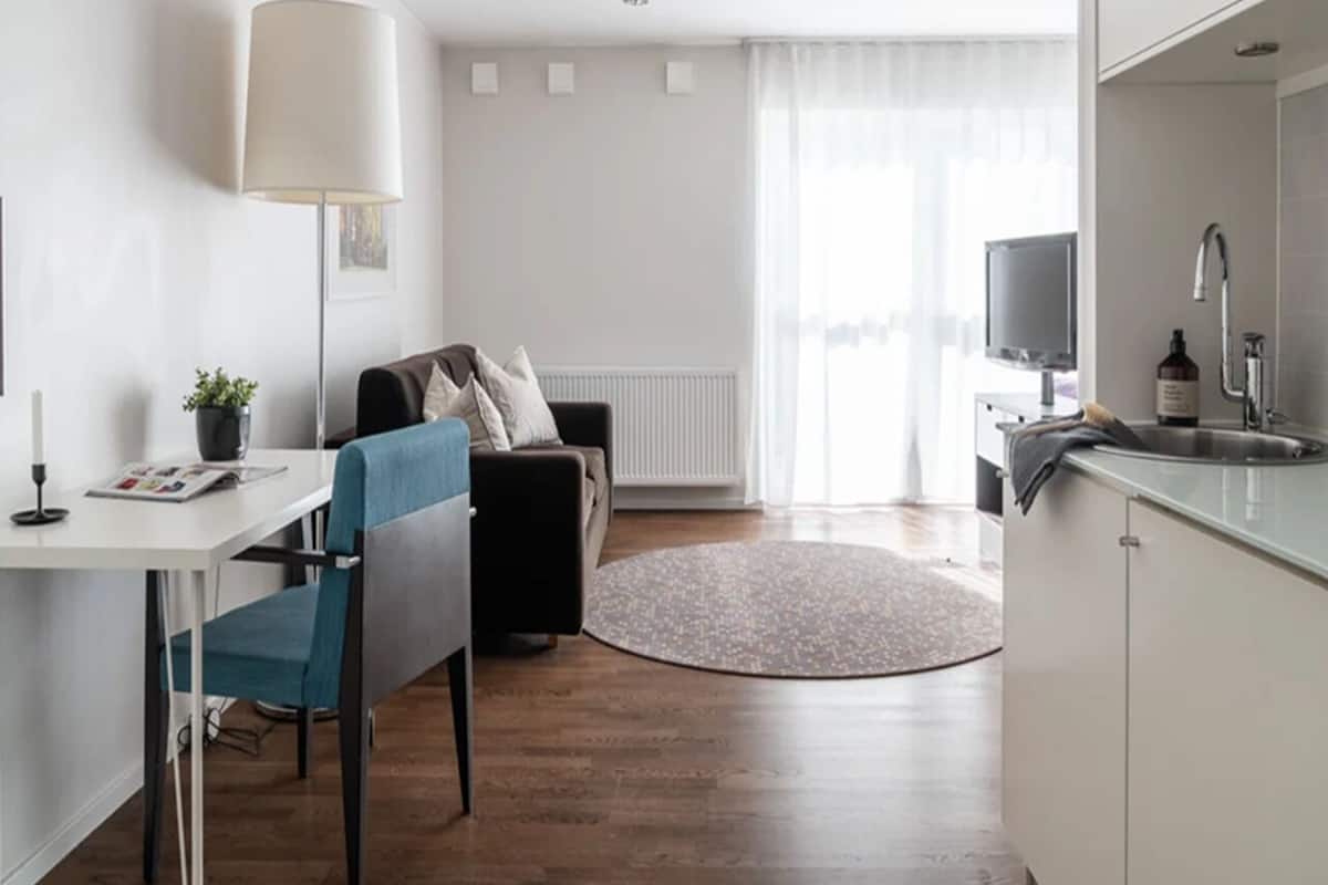 studio med uteplats och 140cm bäddsoffa | living area | 42-inch lcd tv with cable channels, tv