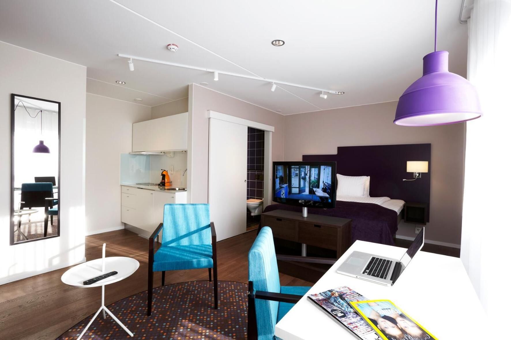 42-inch lcd tv with cable channels, tv