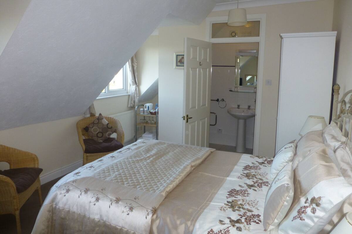 Chambre Double, salle de bains attenante