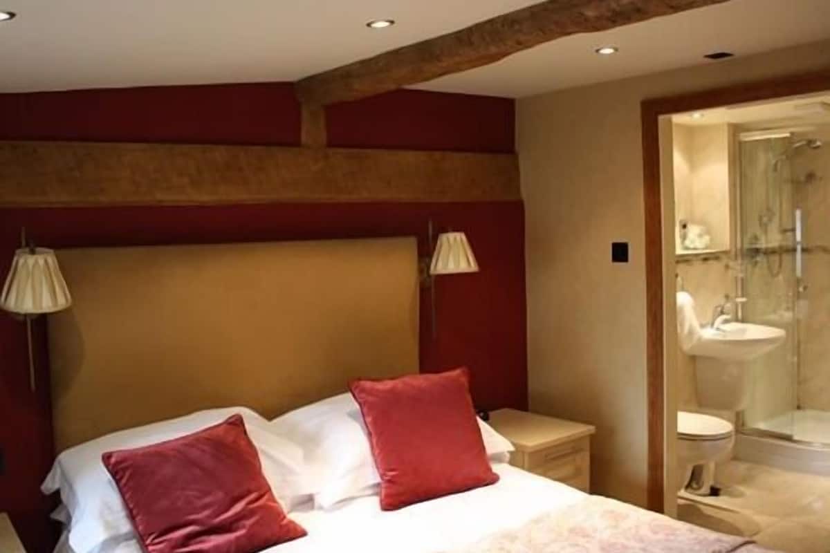 Room, 1 King Bed, Ensuite (Ingleborough)