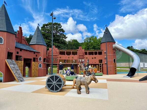 Children’s play area – outdoor - Kvibergs Vandrarhem - Hostel (Gothenburg)