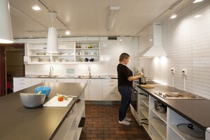 Shared kitchen - Kvibergs Vandrarhem - Hostel (Gothenburg)