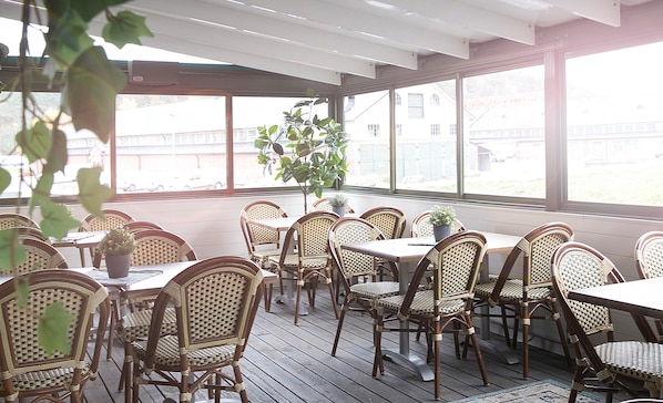 Daily buffet breakfast (SEK 120 per person)