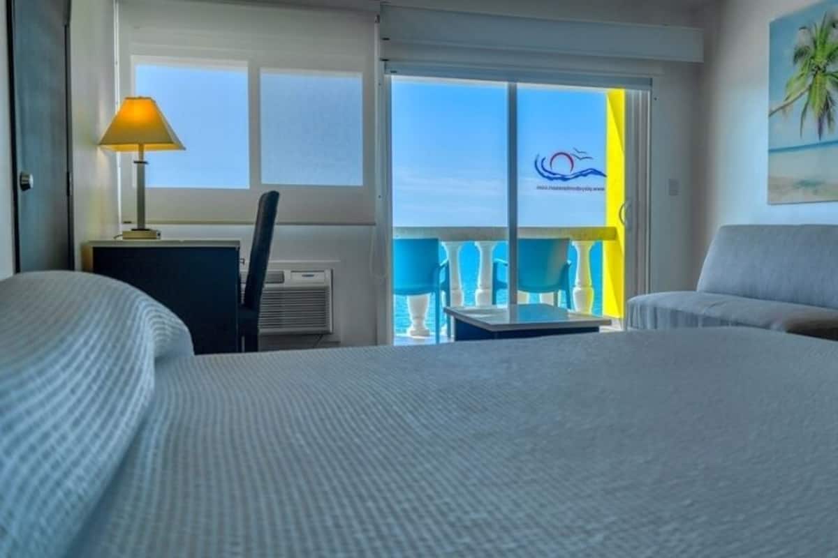 Comfort Room, Ocean View | Ruang kerja komputer riba, langsir/tirai gelap terus