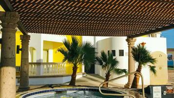 Bain à remous extérieur