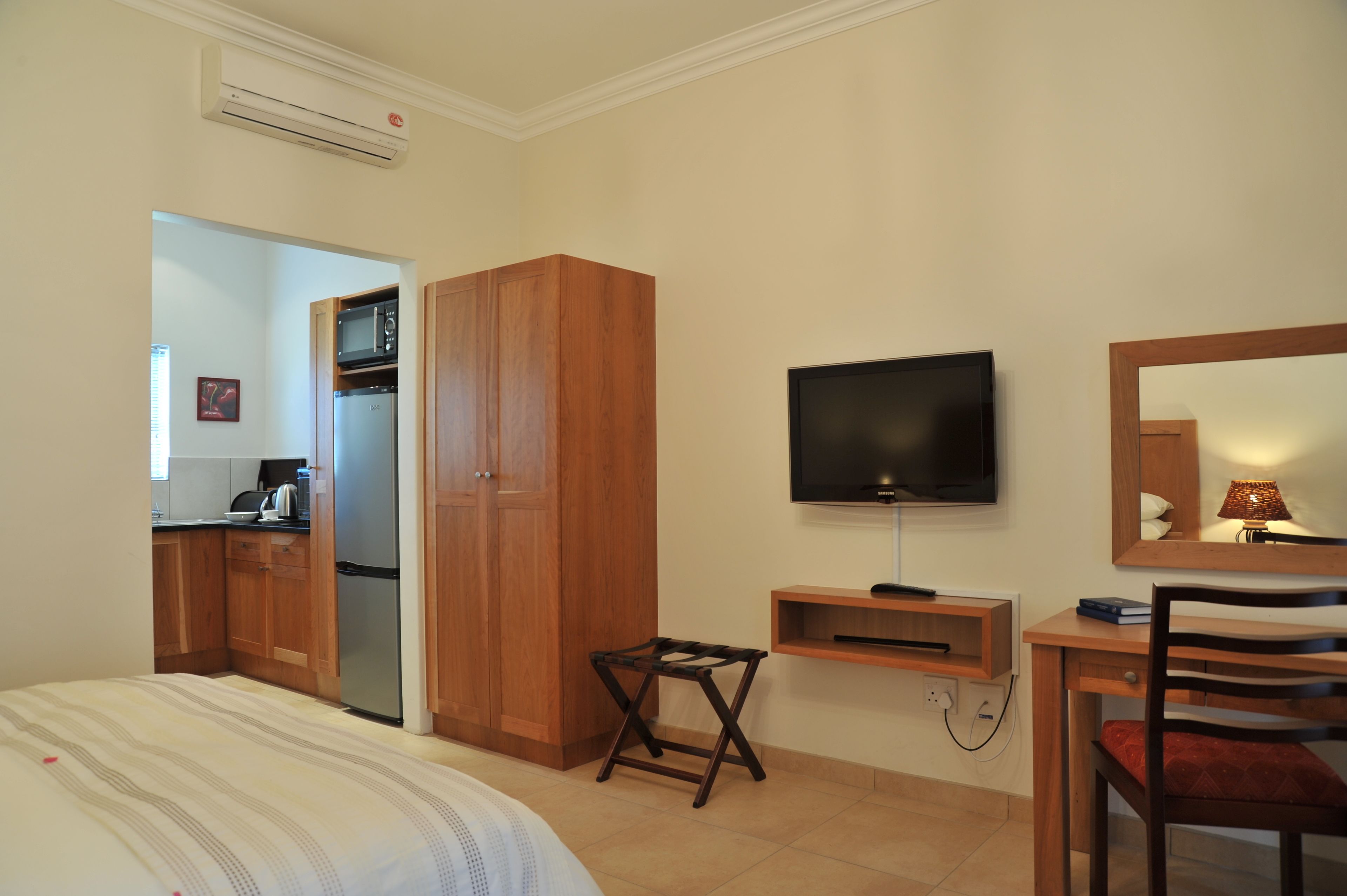 queen room  | minibar, in-room safe, free wifi, bed sheets