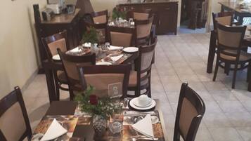 Free daily English breakfast