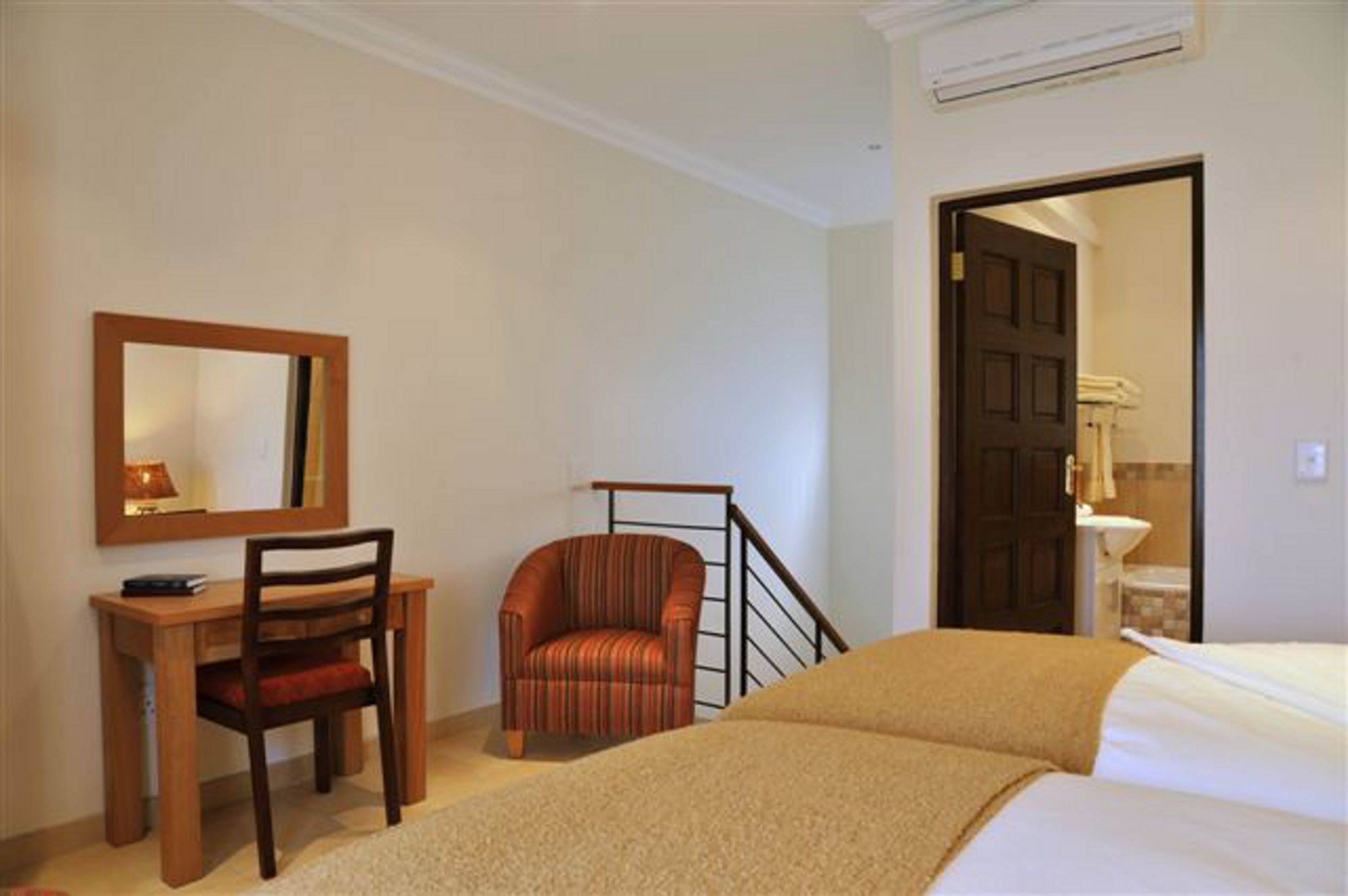 minibar, in-room safe, free wifi, bed sheets