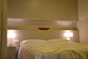 Minibar, in-room safe, desk, free cribs/infant beds - Albergo Ristorante Protti (Cattolica)