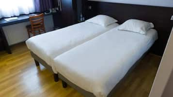 Premium bedding, desk, iron/ironing board, free WiFi