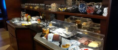Daily buffet breakfast (EUR 16.5 per person)
