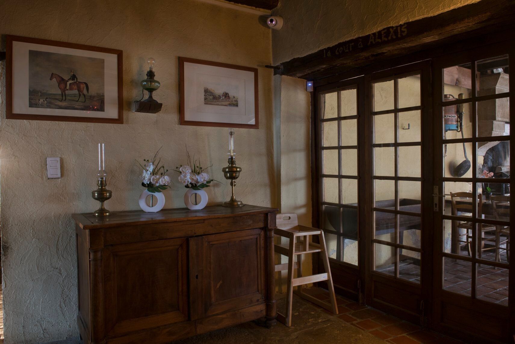 Breakfast, lunch, dinner served; local cuisine 