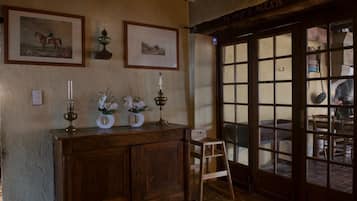 Breakfast, lunch, dinner served; local cuisine