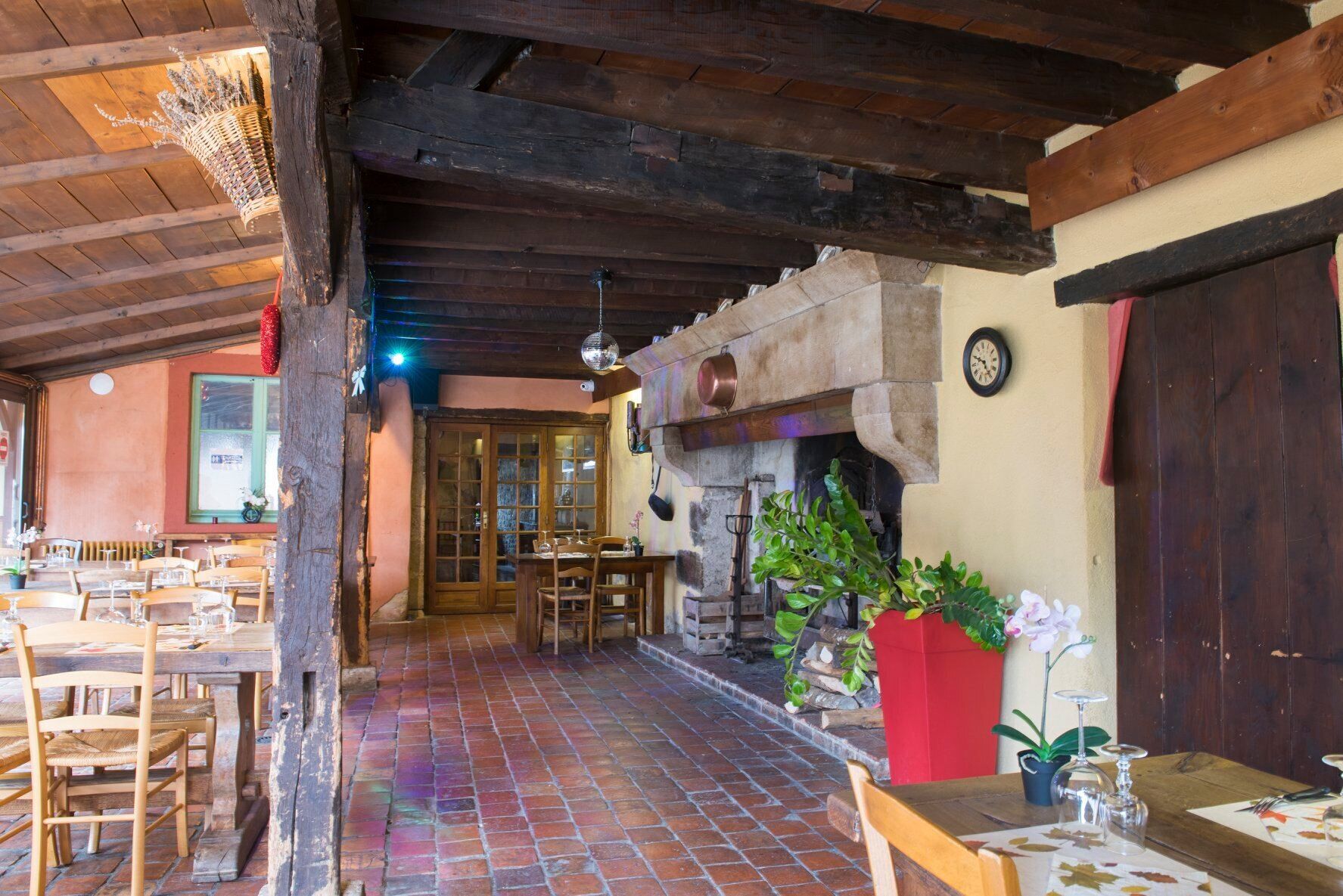 Breakfast, lunch, dinner served; local cuisine 