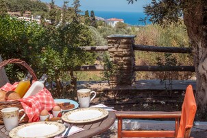 Desayuno con opciones de la cocina local diario (EUR 5 por persona)