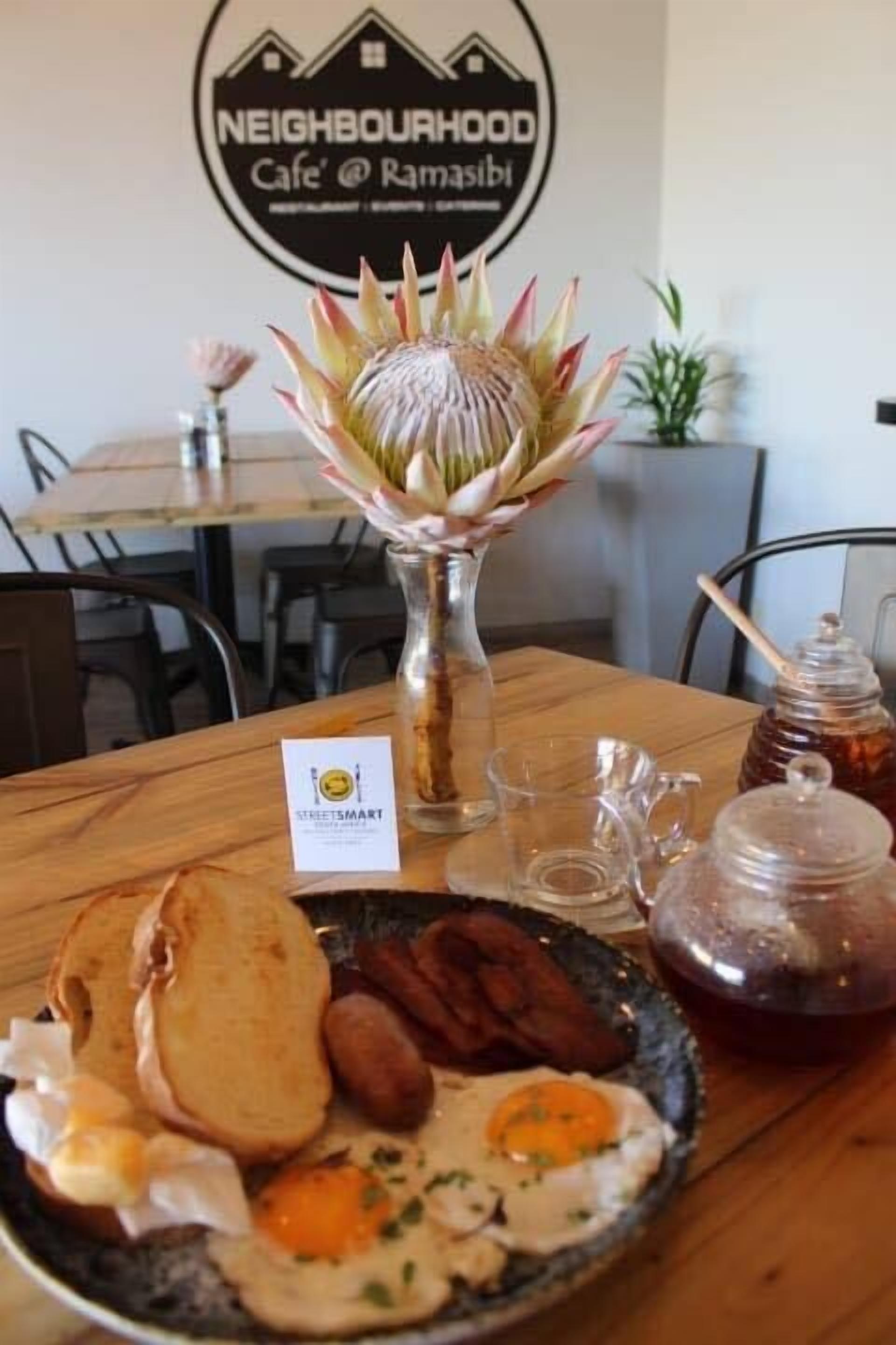 Daily cooked-to-order breakfast (ZAR 85 per person)