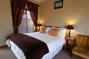 Escritorio y espacio para trabajar con un portátil