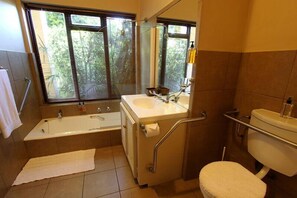 Bathroom - Ramasibi Guest Services (Cape Town)