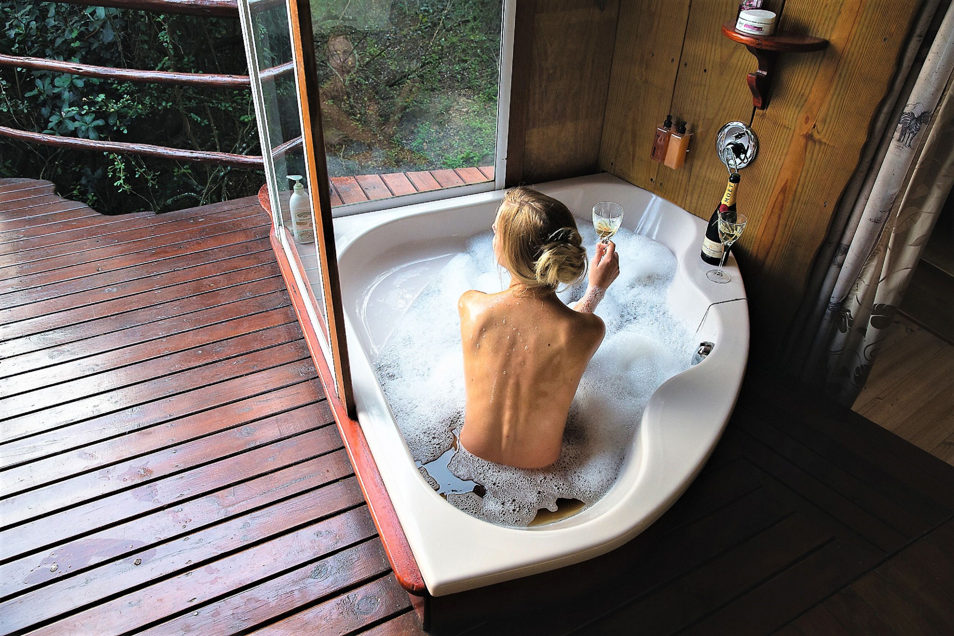 Classic Tent (Honeymooon) | Bathroom | Combined shower/bathtub, deep-soaking bathtub, free toiletries