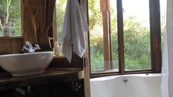 Deluxe Tent | Bathroom | Combined shower/bathtub, deep-soaking bathtub, free toiletries